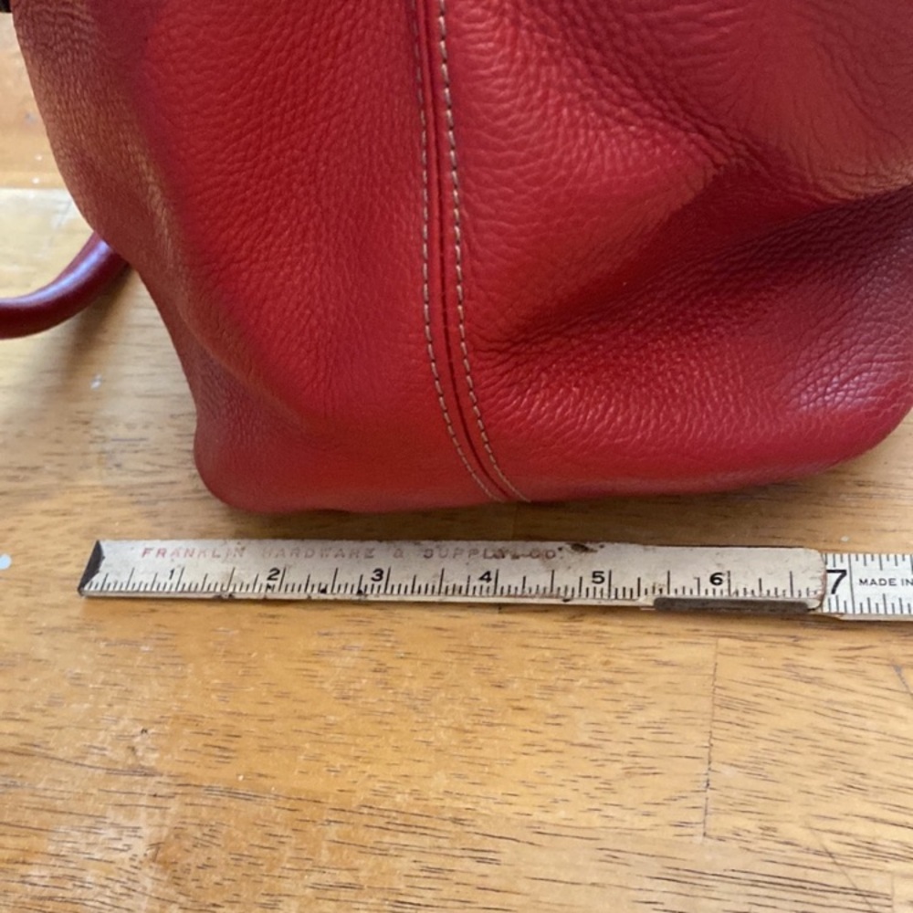 🎉Tignanello Red or balck Pebbled Leather Tote with Polished Hardware
Like new - Picture 7 of 8